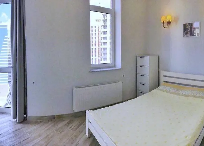 в аркадии с видом на море ,2спальни,балкон *